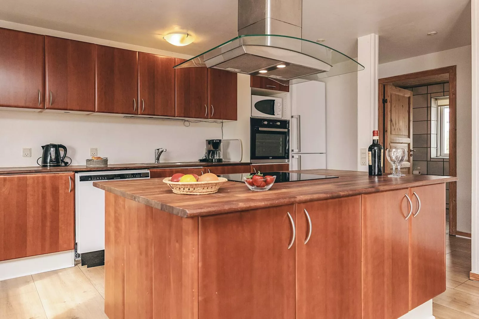 Zeezijde ontsnapping met uitzicht -- By Traum Ferienwohnungen-Binnen