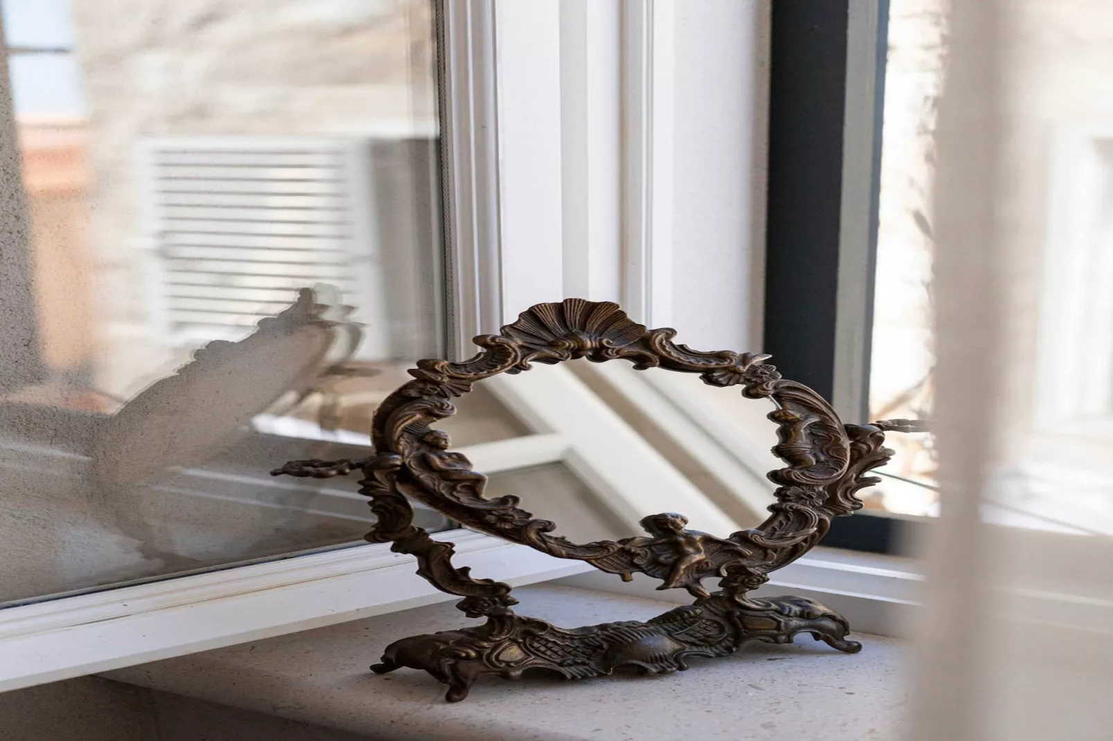 Vivaldi - Deluxe Double Room with Side City View (S3)-Binnen