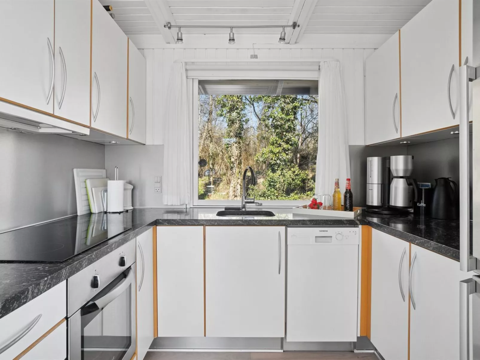 "Caren" - 75m from the sea-Binnen