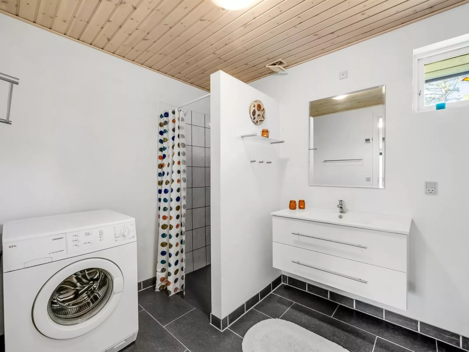 "Pirjo" - 350m to the fjord-Binnen