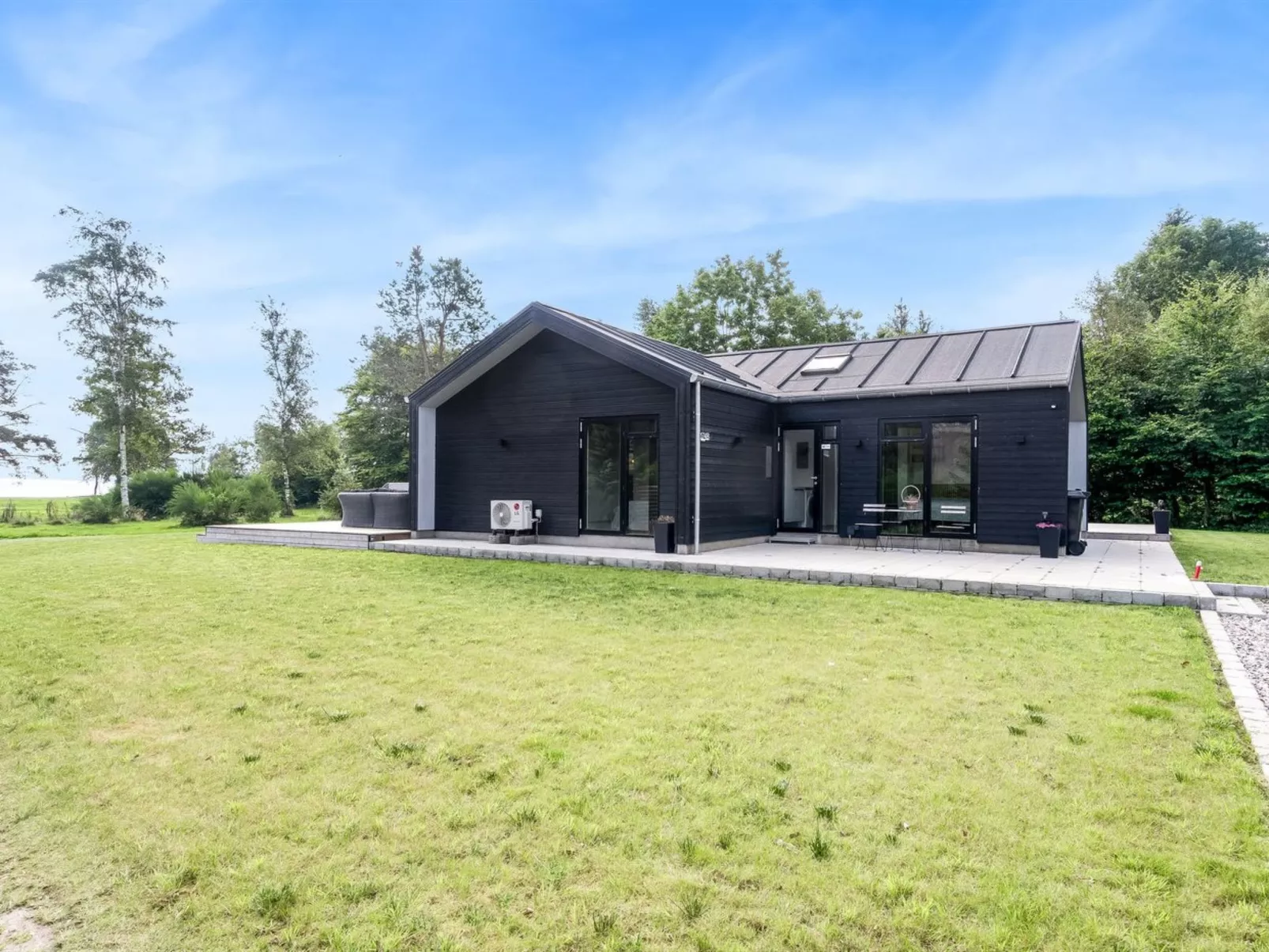 "Jahn" - 250m to the fjord-Buiten