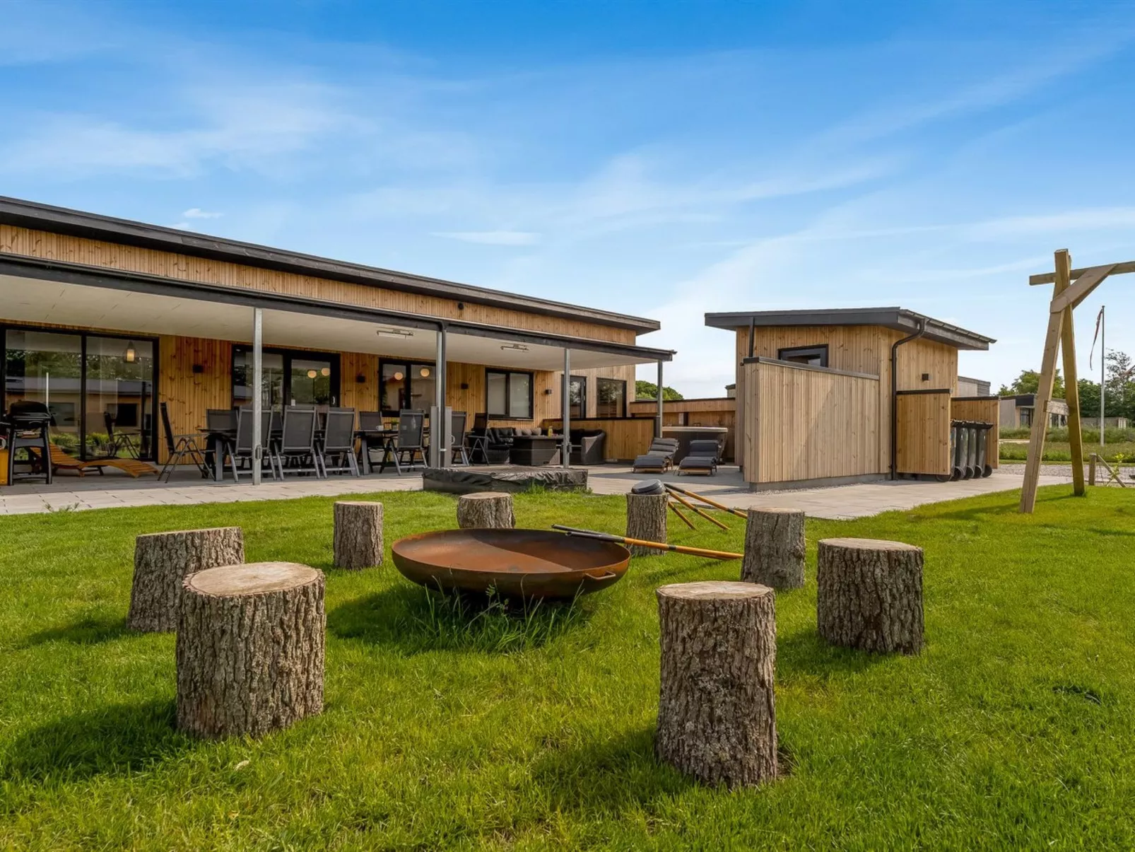 "Elevus" -  from the sea-Buiten