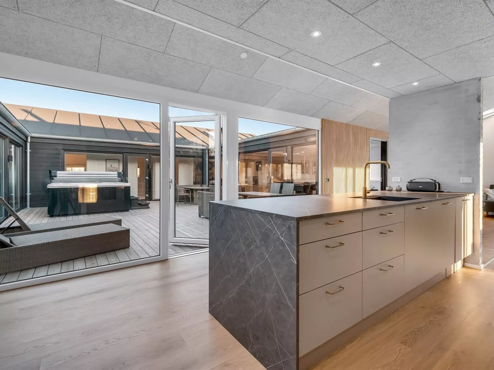 "Hana" - 800m from the sea-Binnen