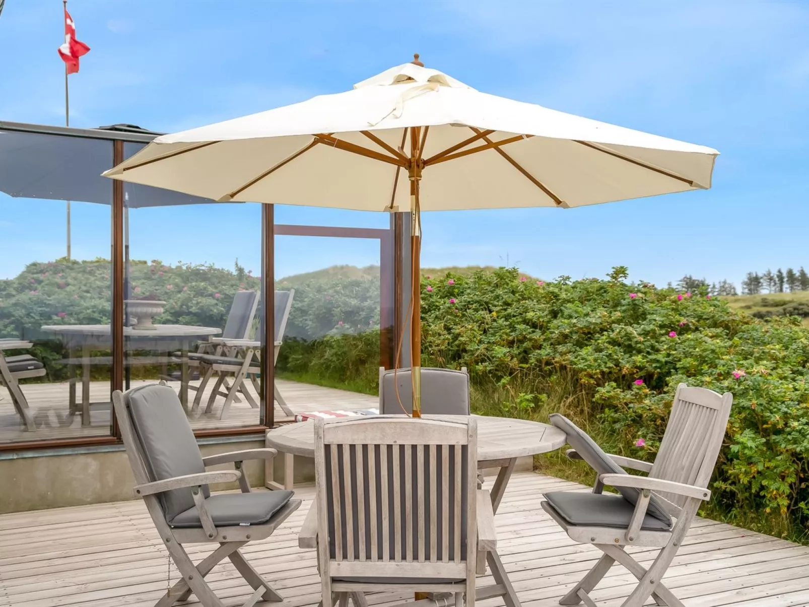 "Bjerund" - 300m from the sea-Buiten