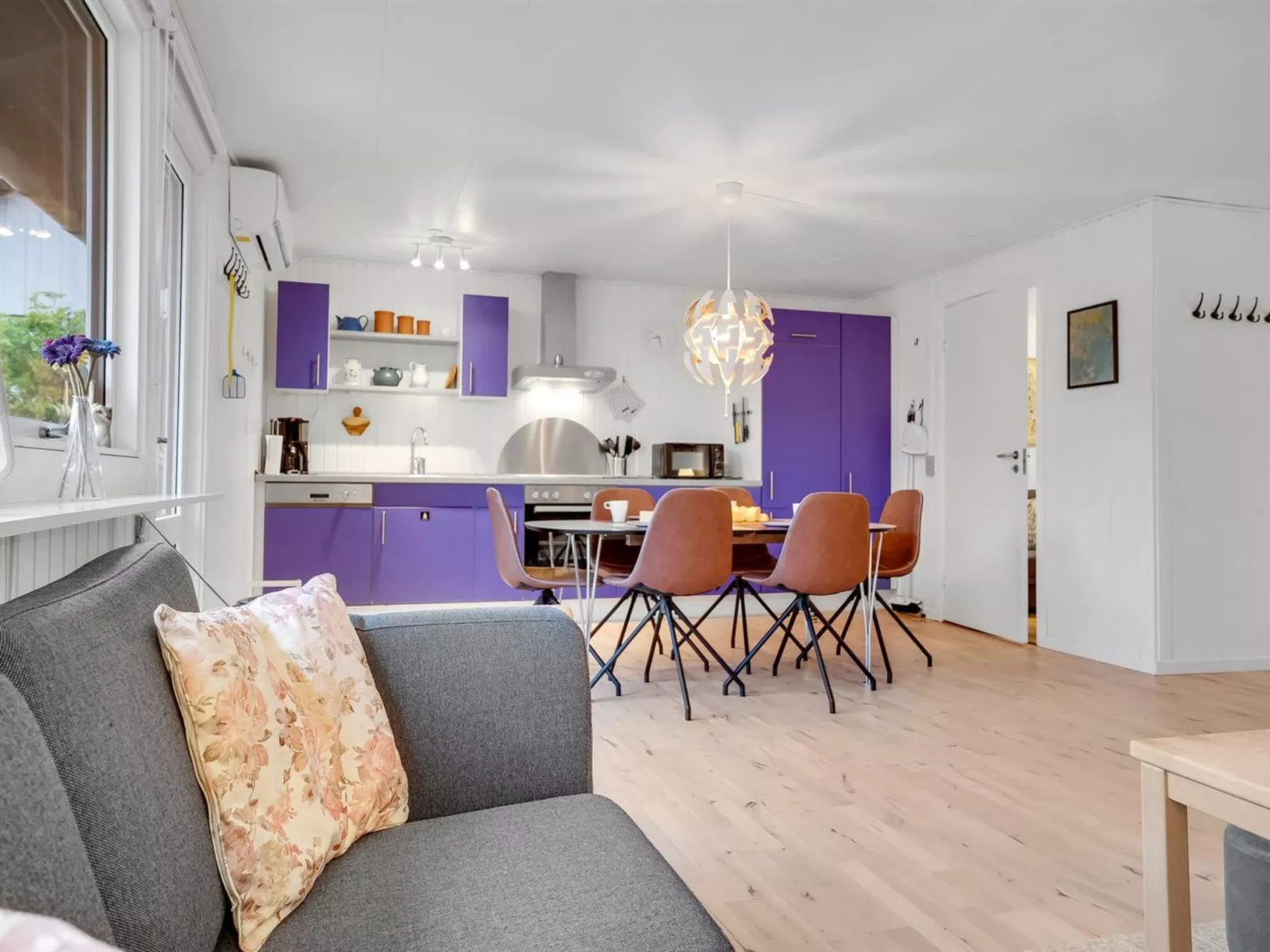 "Arise" - 700m from the sea-Binnen