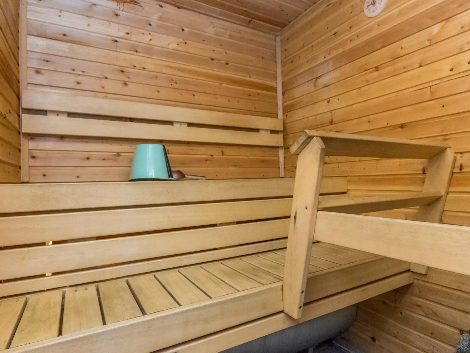 Saariseläntie 8 a 8-Binnen