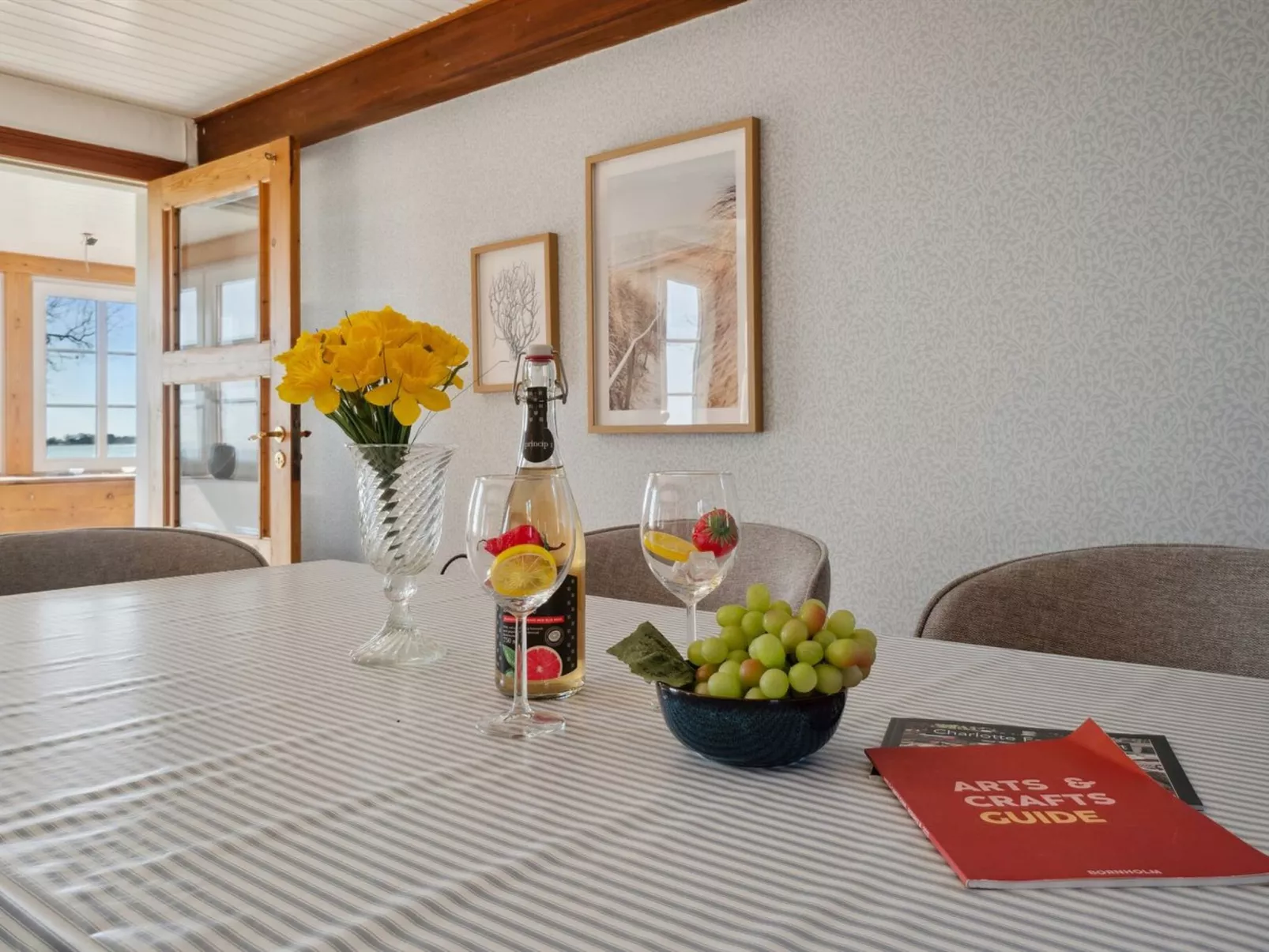 "Hakon" - 40m from the sea-Binnen