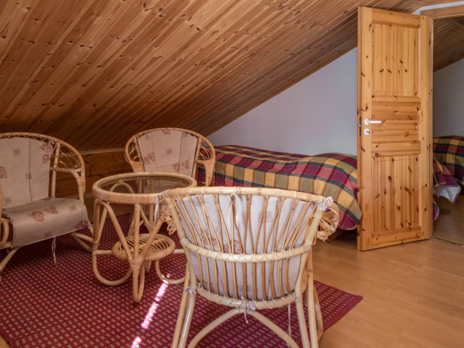 Peiponpesä b-Binnen