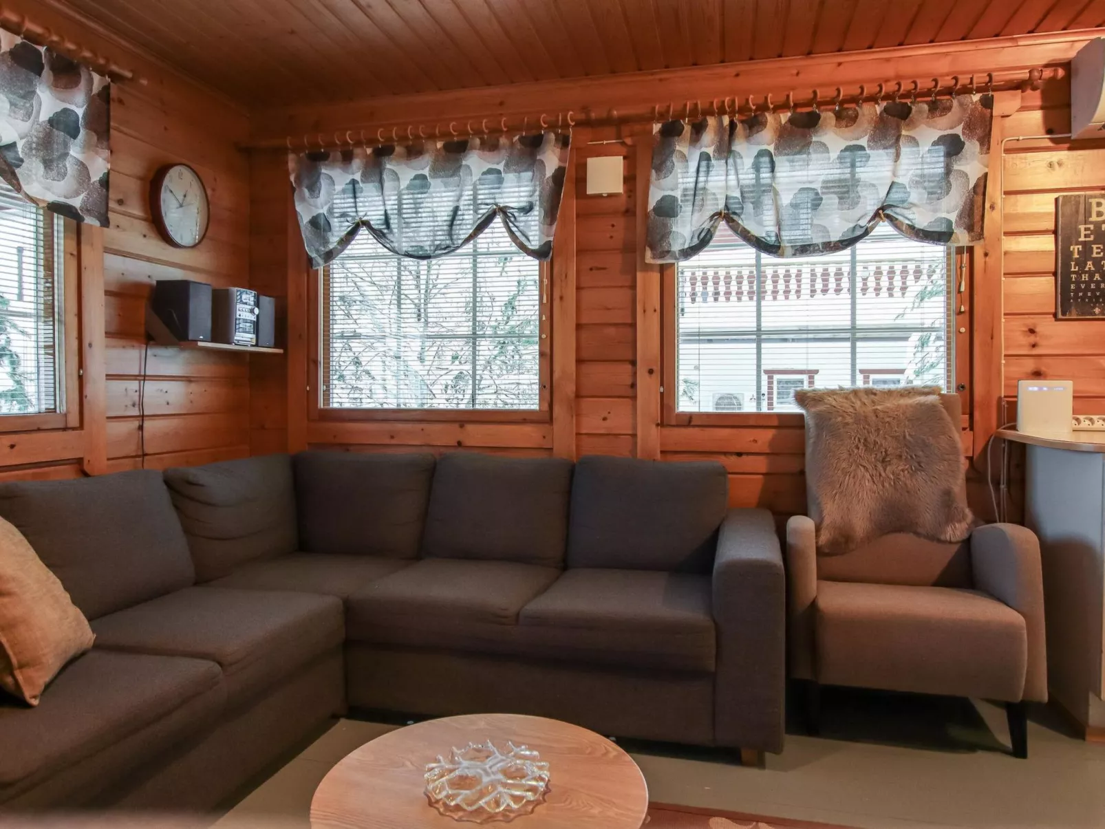 Aurinkoalppi 11a paritalon yläkerta-Binnen