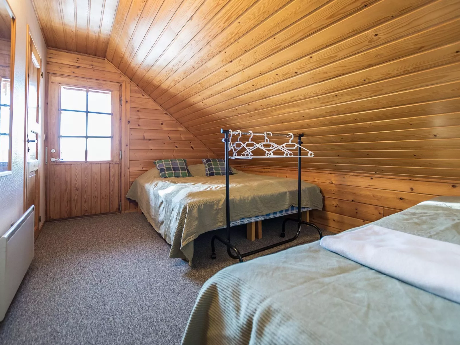 Aurinkoalppi 12a paritalon yläkerta-Binnen