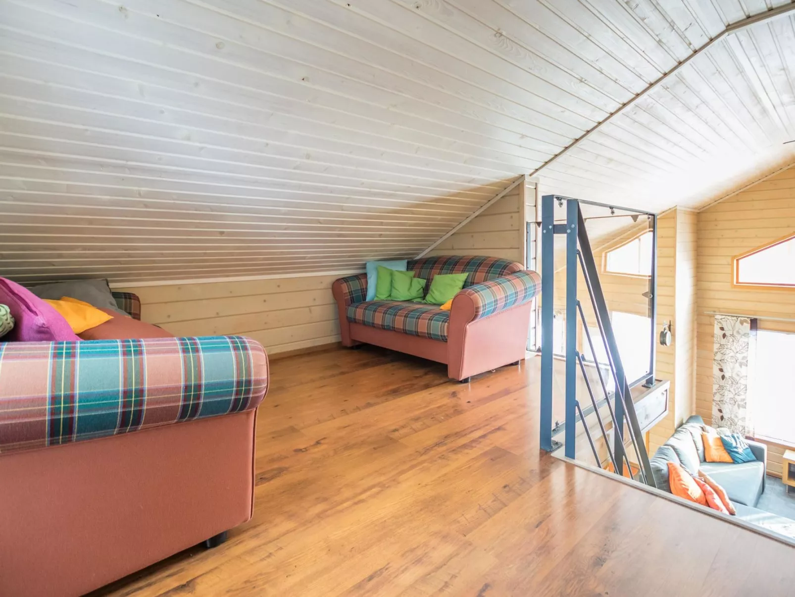 Rinteenkotka mökki-Binnen