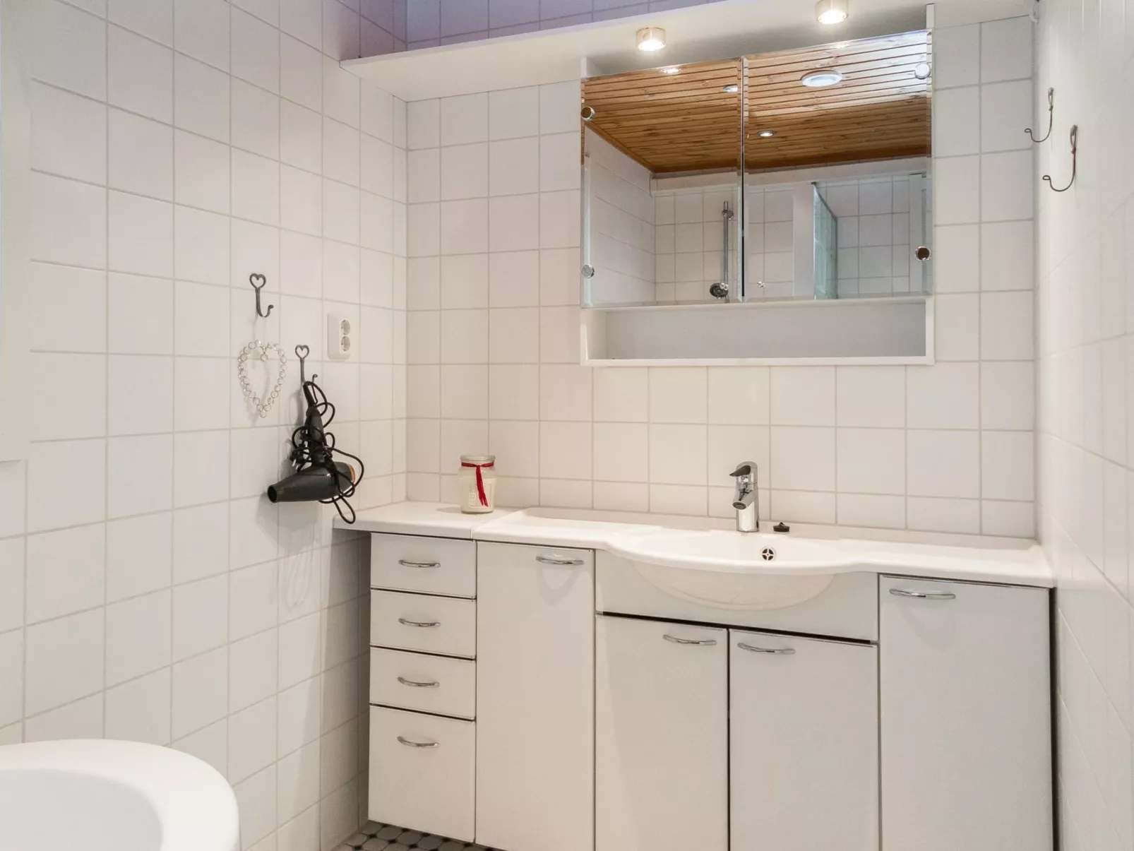 Tahkon rantatupa 7 b-Binnen