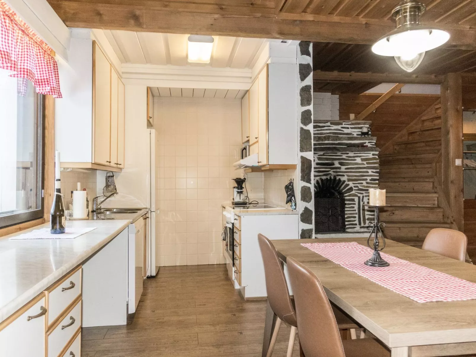 Old logger´s house-Binnen