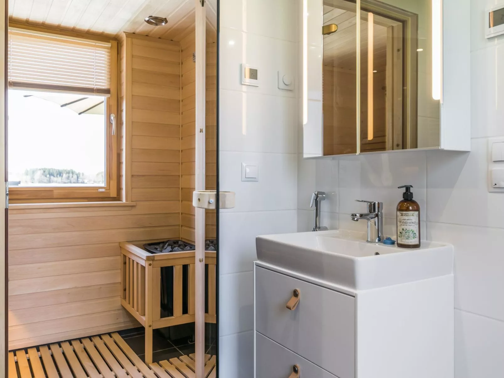 Villa mimosa 37-Binnen