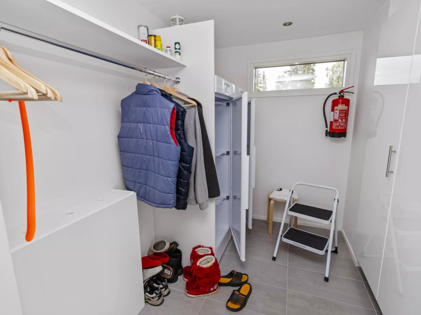 Holy lake chalet a-Binnen