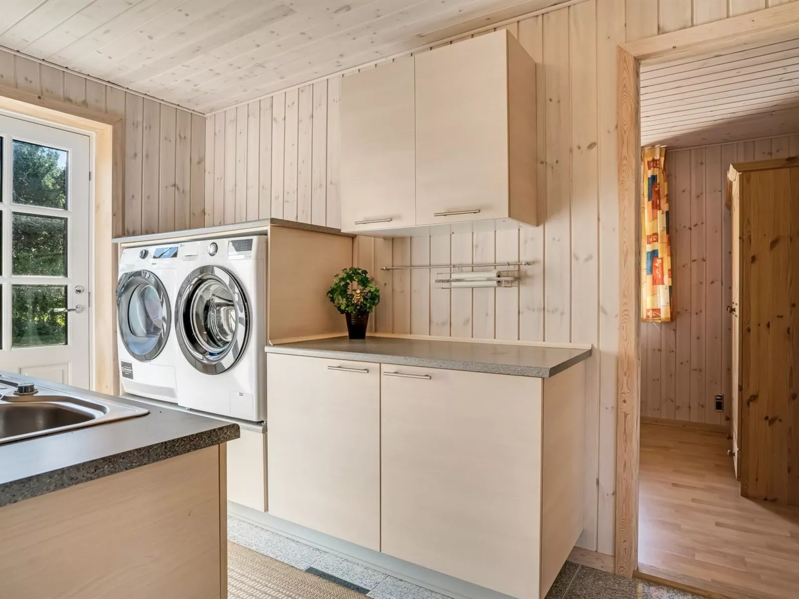 "Elsabet" - 600m to the fjord-Binnen