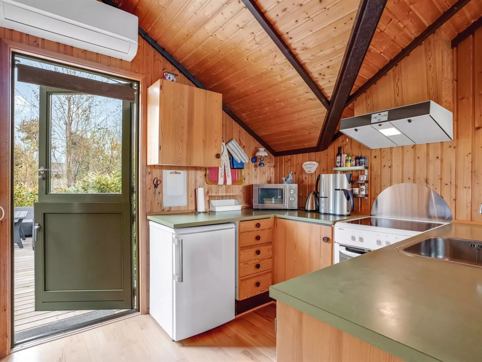 "Ovine" - 900m from the sea-Binnen