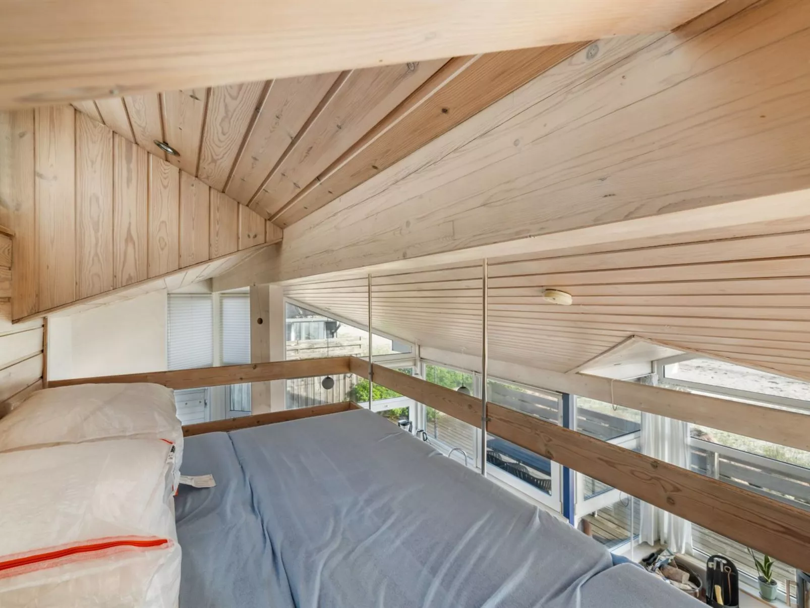 "Amila" - 10m from the sea-Binnen