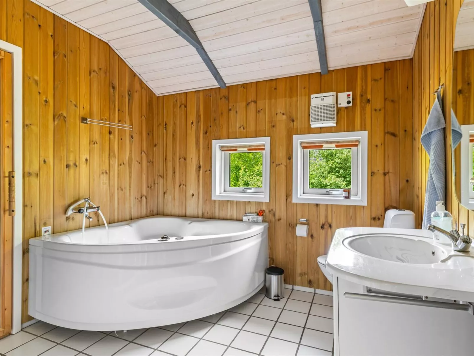 "Hennrik" - 240m from the sea-Binnen