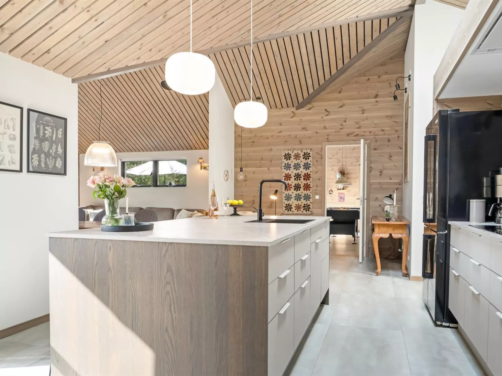 "Arbnora" -  from the sea-Binnen