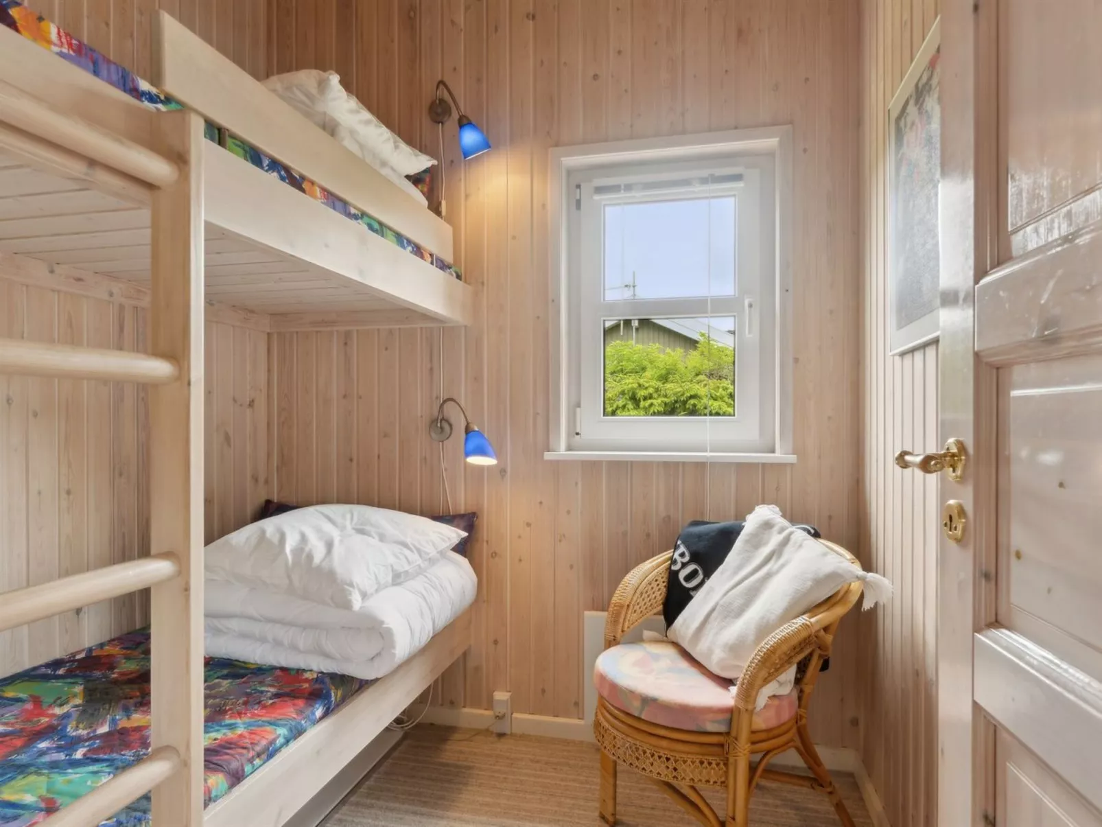 "Henne" -  from the sea-Binnen