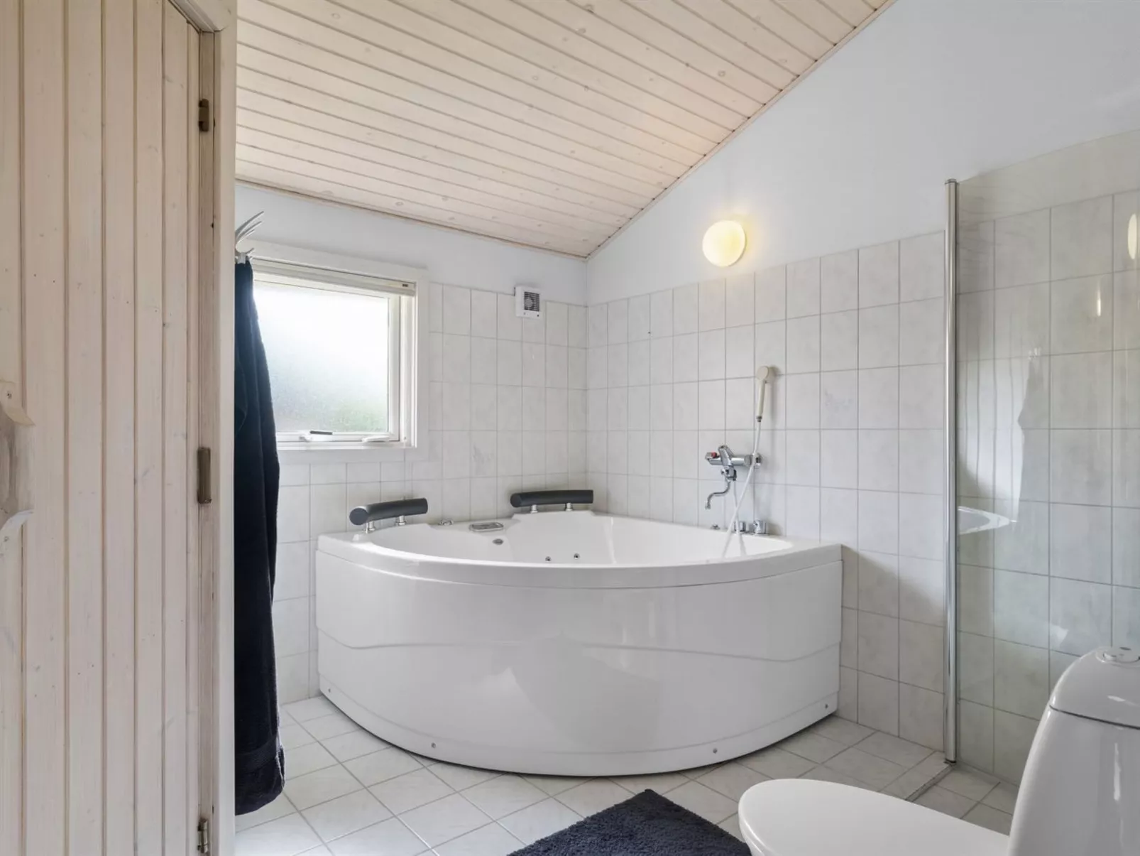 "Frederikke" - 875m from the sea-Binnen