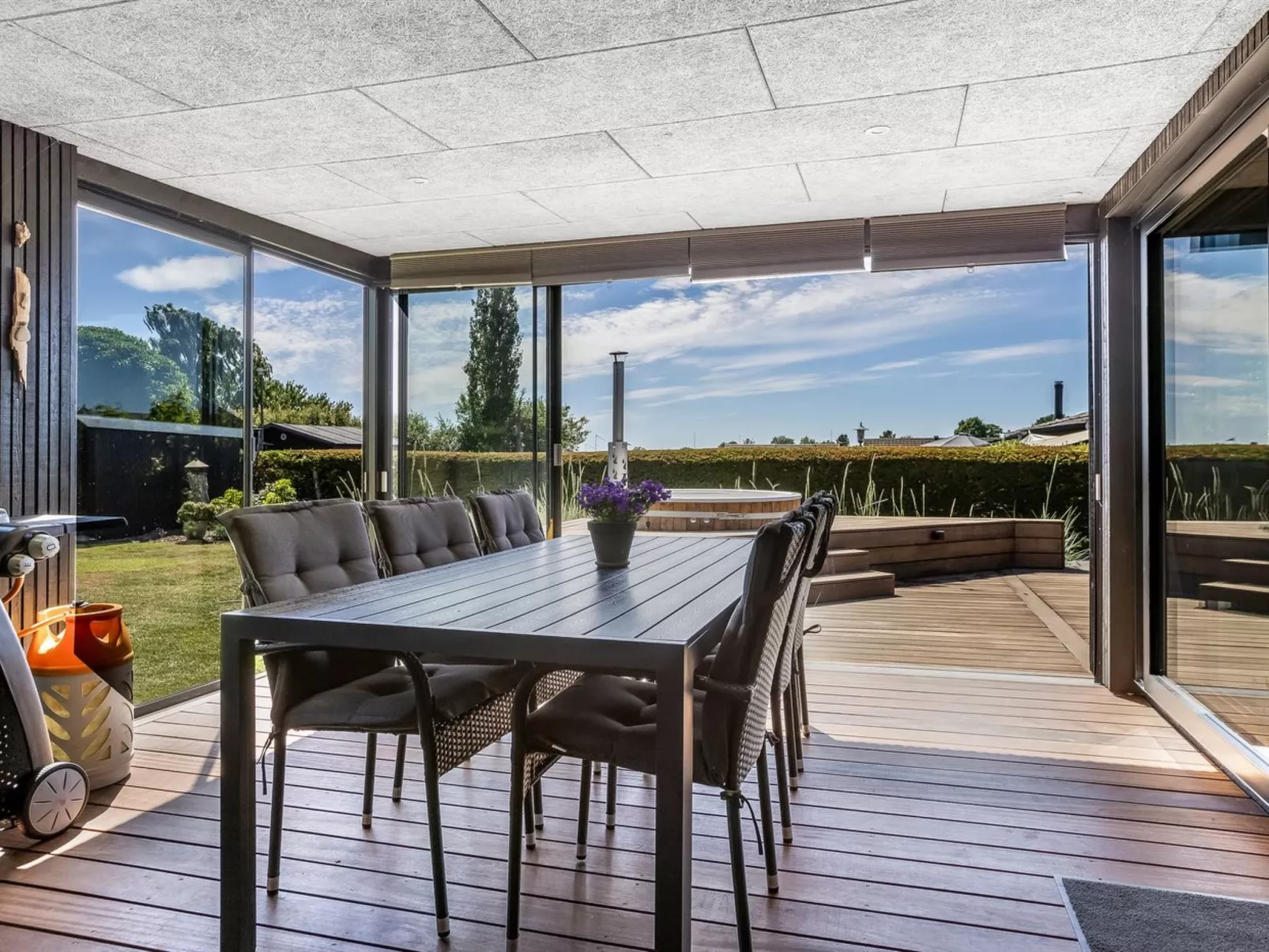 "Tecumseh" - 300m from the sea-Binnen