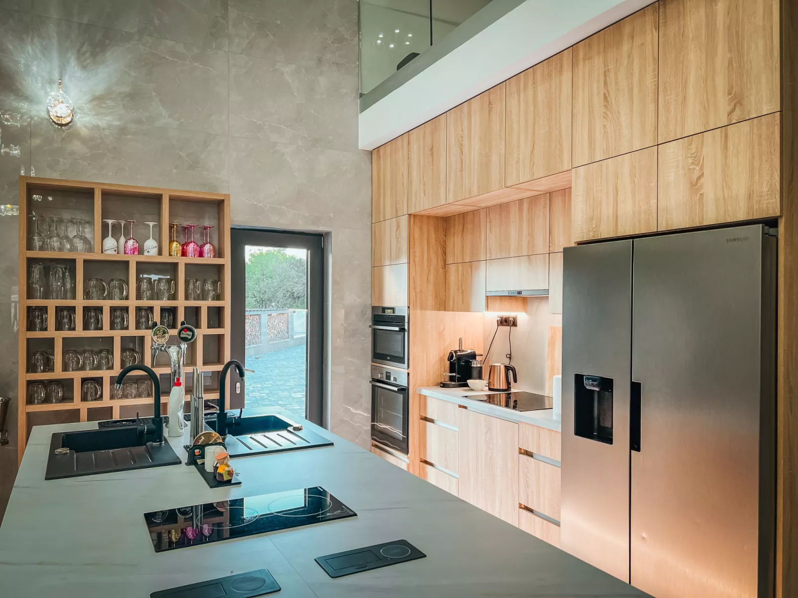 Party & Friends Villa-Binnen