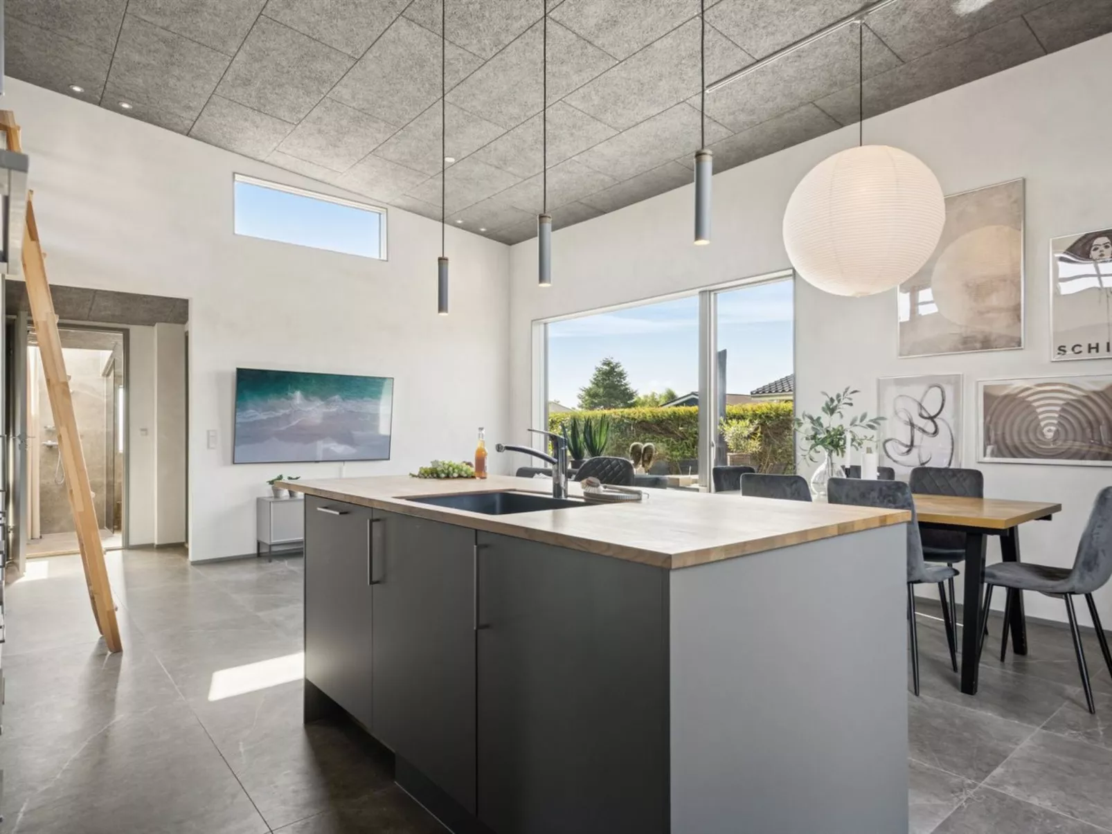 "Elvie" - 150m from the sea-Binnen