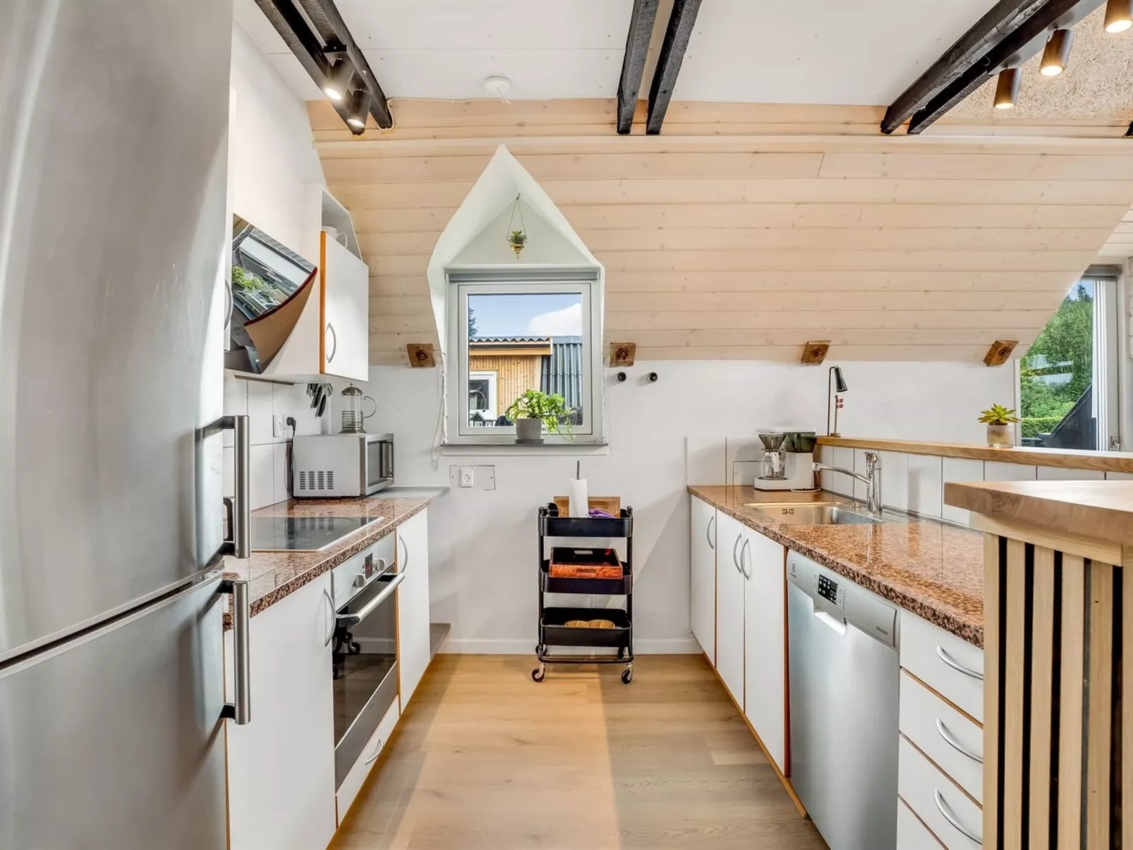 "Milutin" - 650m from the sea-Binnen