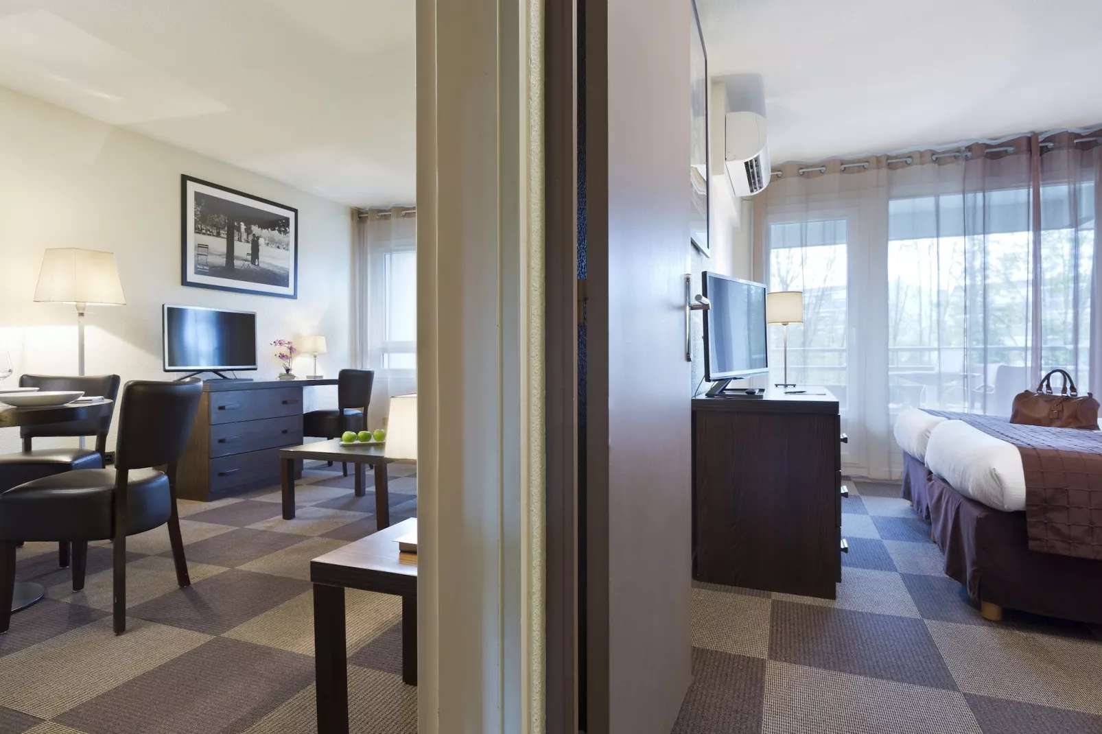 1-Bedroom Apartment - LA RESERVE-Overloop