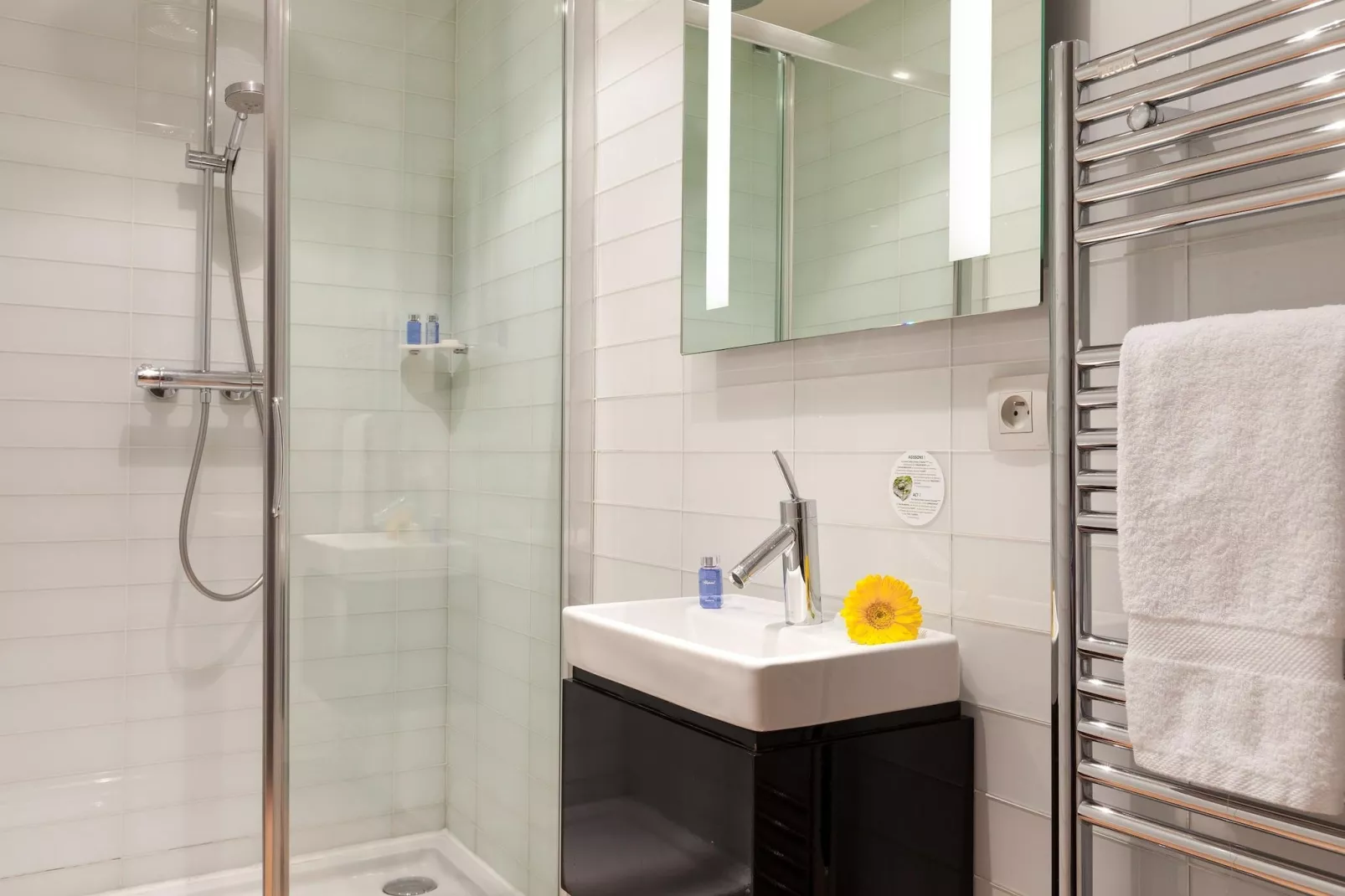 NEHÔ SUITES CANNES CROISETTE - Executive suite with terrace-Badkamer