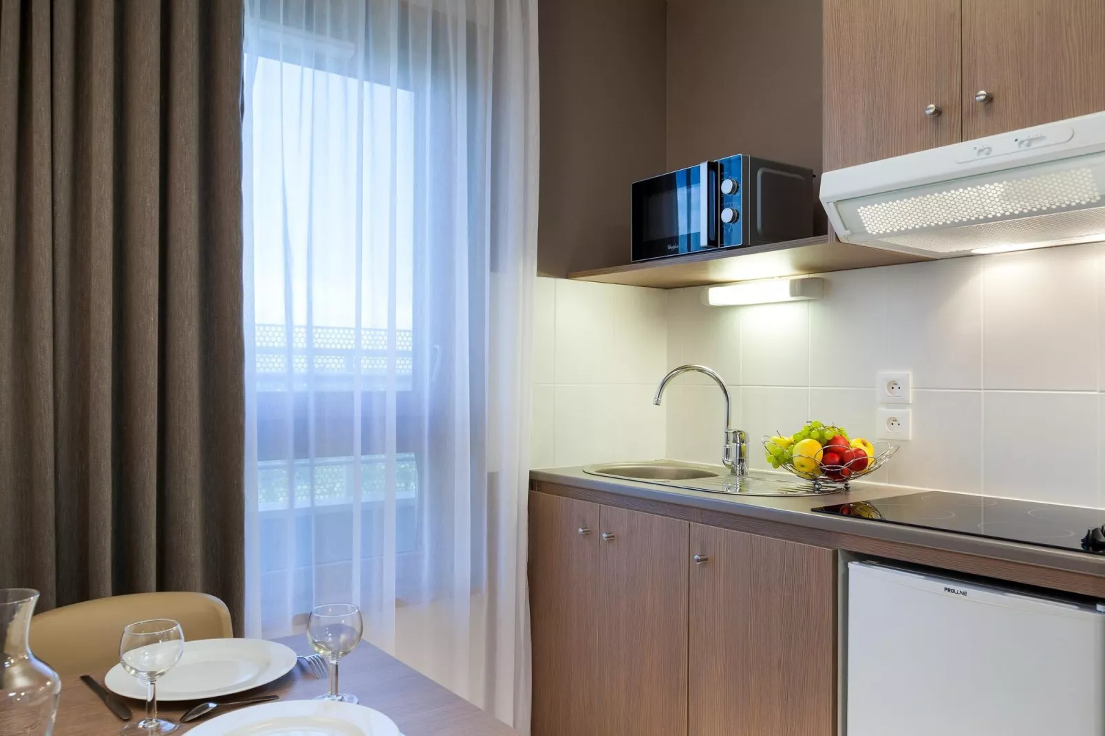 NEHÔ SUITES PORTE DE GENEVE - 1-Bedroom Apartment-Keuken