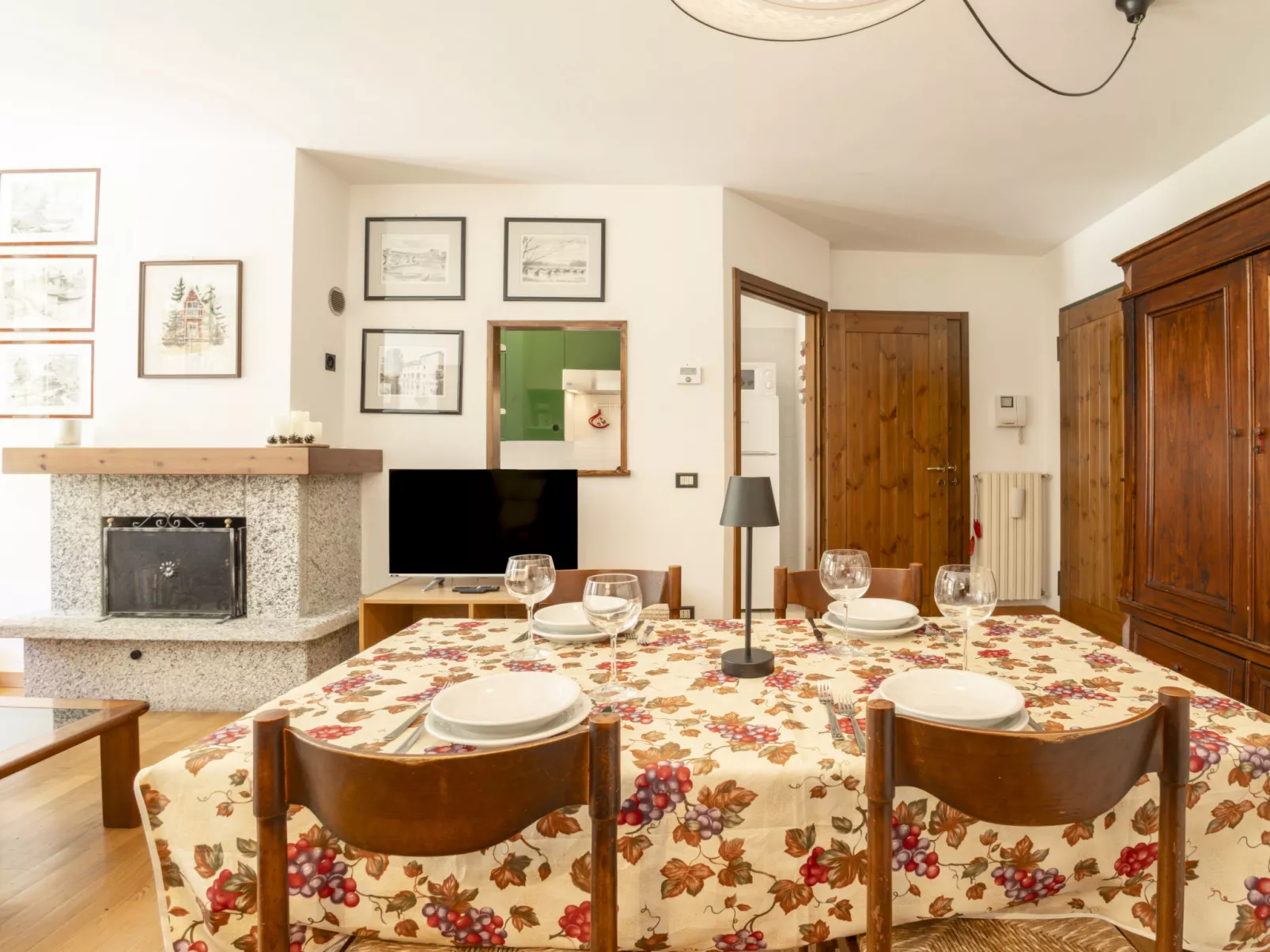 Monte Confinale Garden View-Binnen