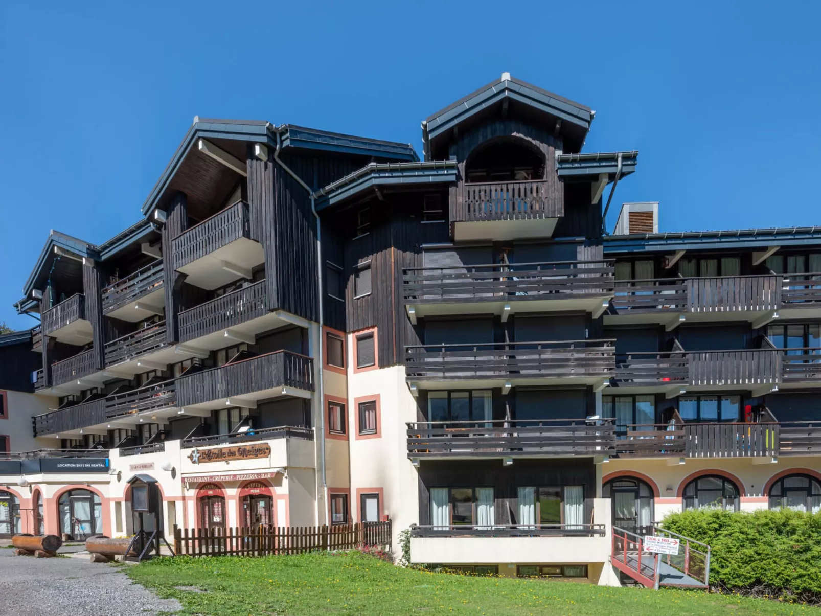 Grand Morillon-Buiten