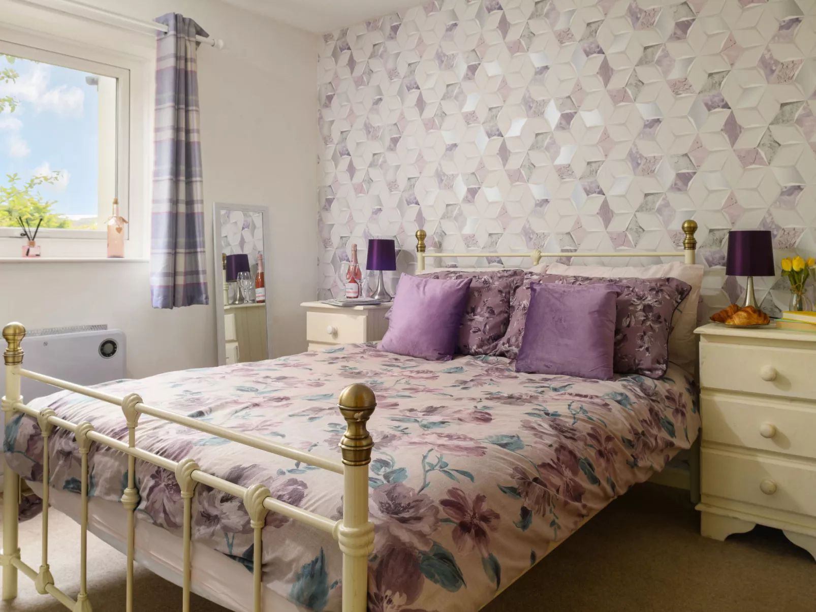 Golygfa o'r Castell - Castle Views-Binnen