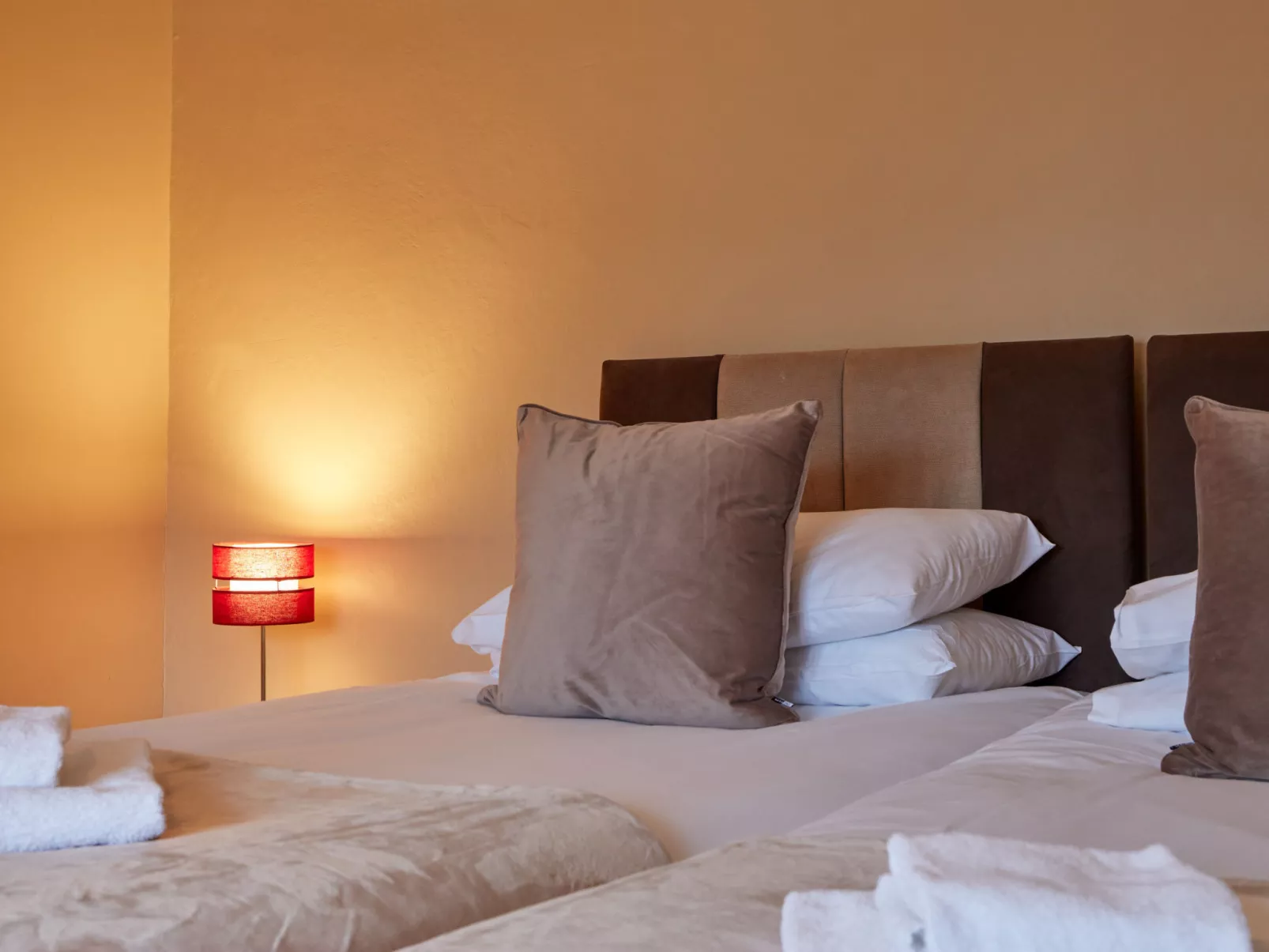 The Farmhouse-Binnen