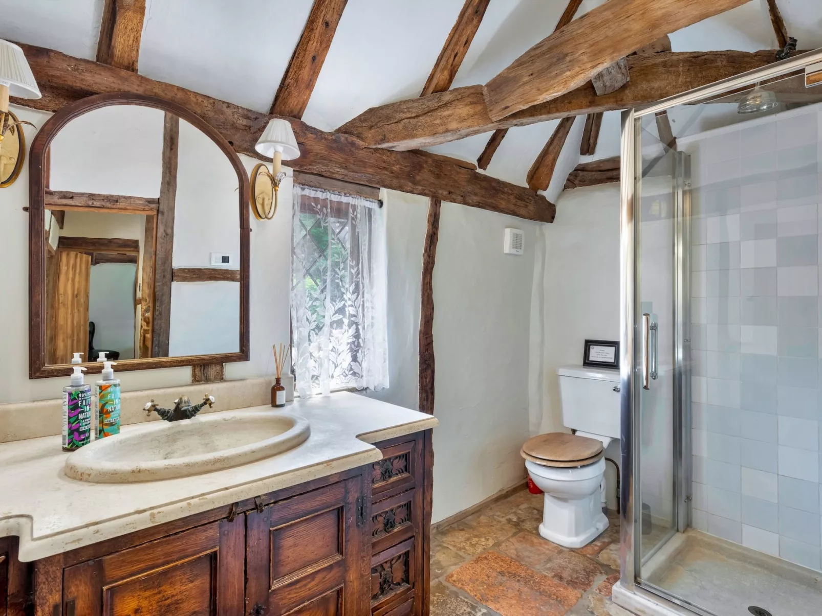 Sandhill Cottage with Hot Tub-Binnen