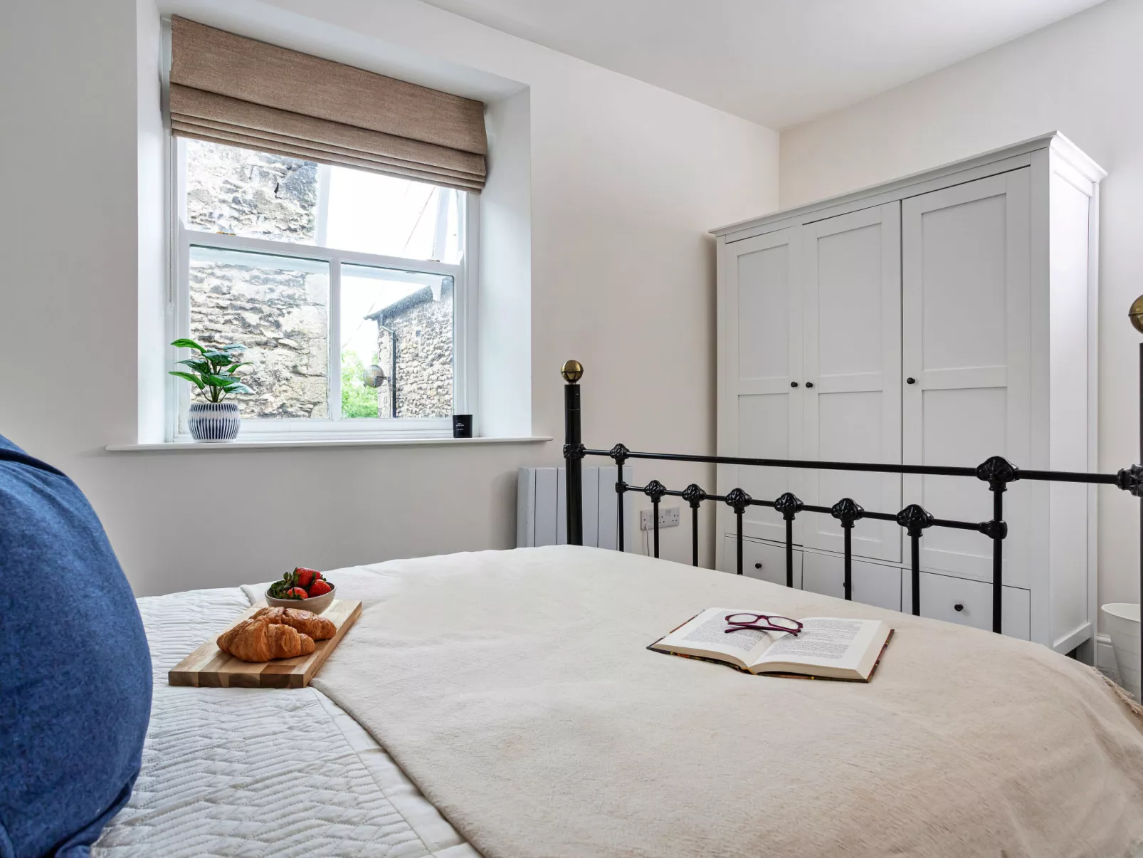 Courtyard Cottage-Binnen