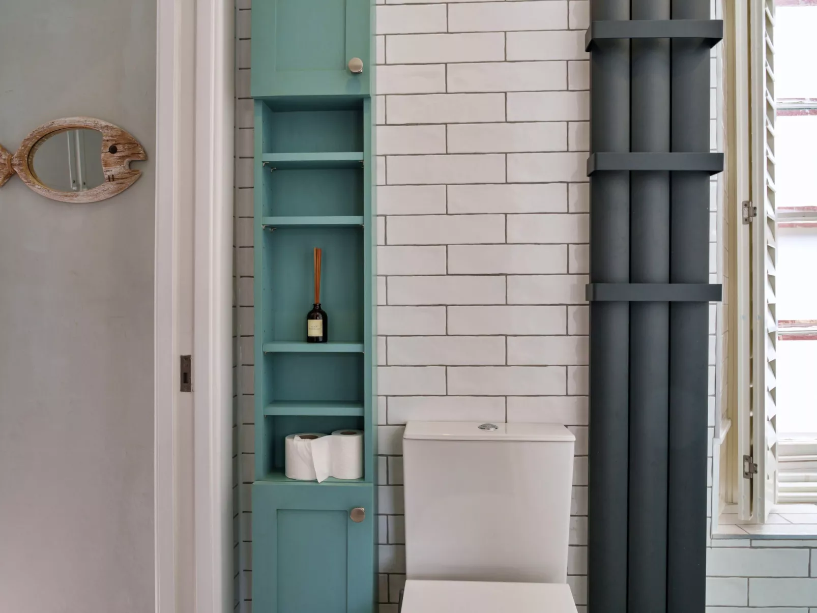 April Cottage-Binnen