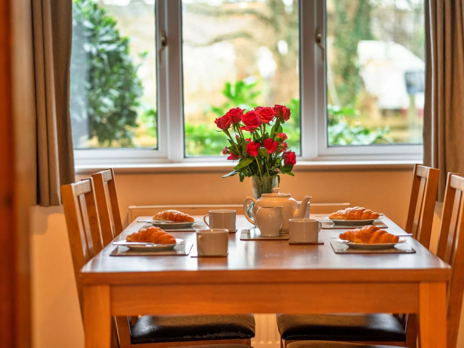 No.1 Gladys' Orchard-Binnen