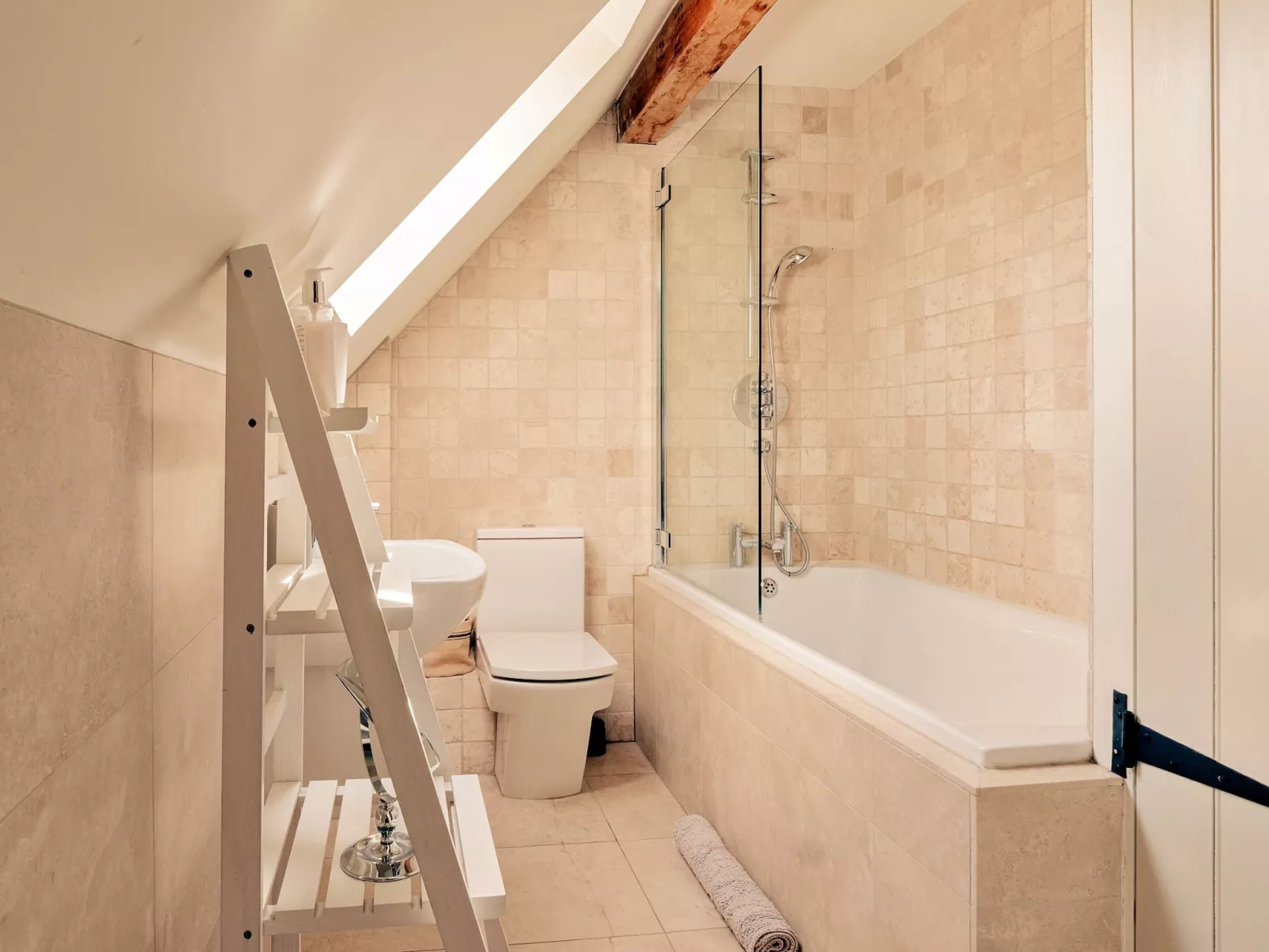 Windfall Cottage-Binnen