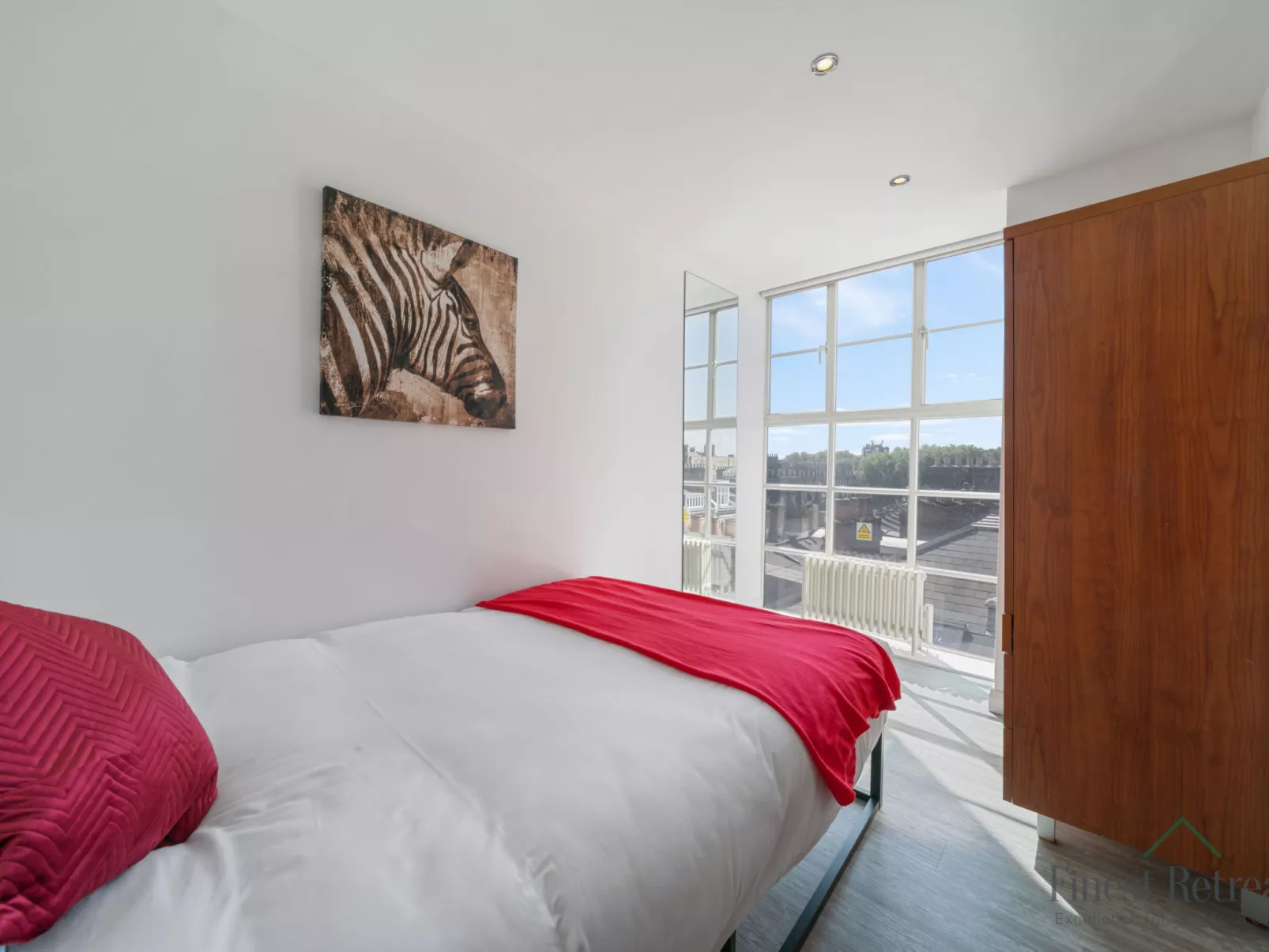 Roland House - Two Bedroom A-Binnen