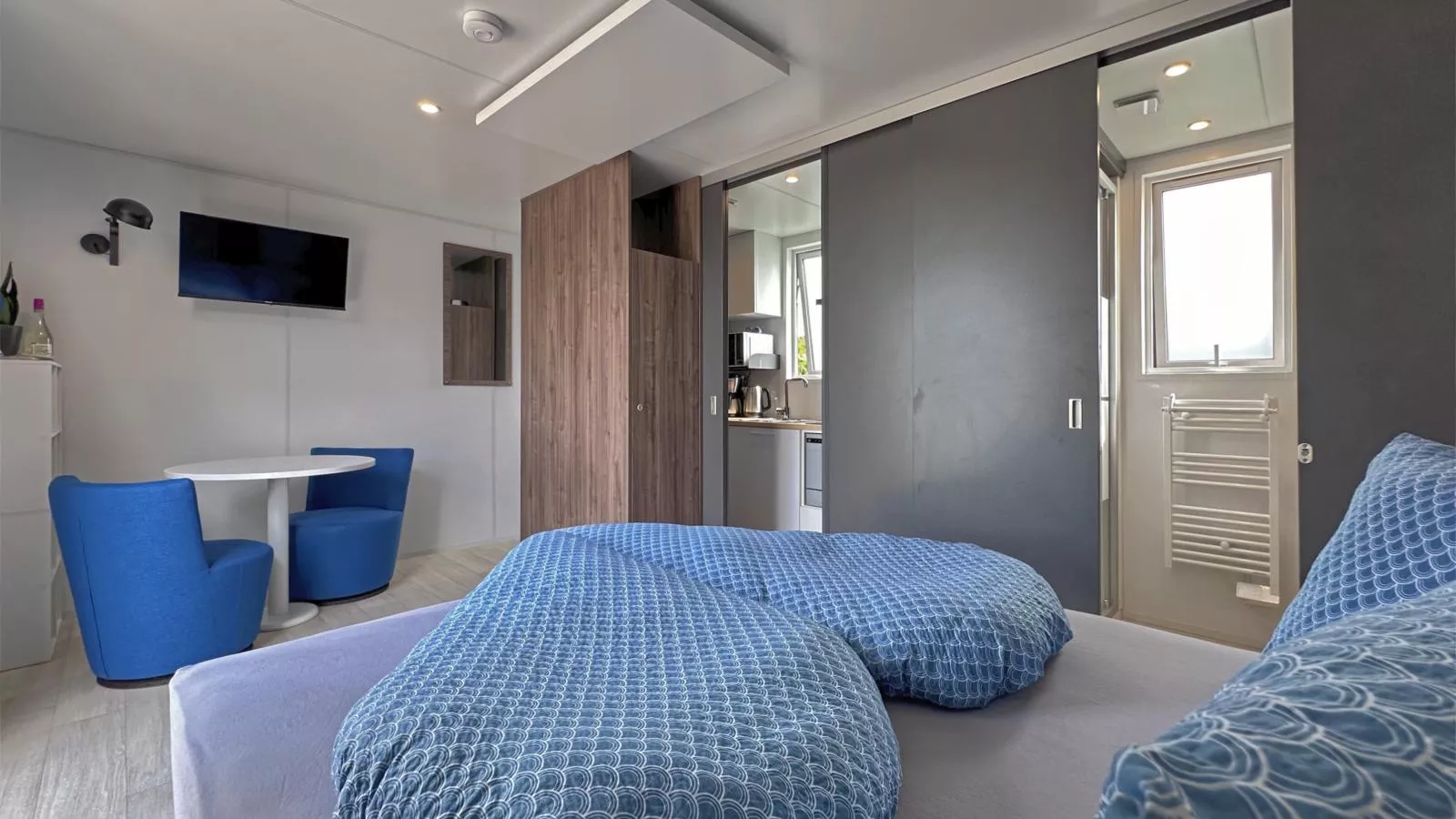 Feriendorf Seeblick - Tiny Chalet Nr 10-Slaapkamer