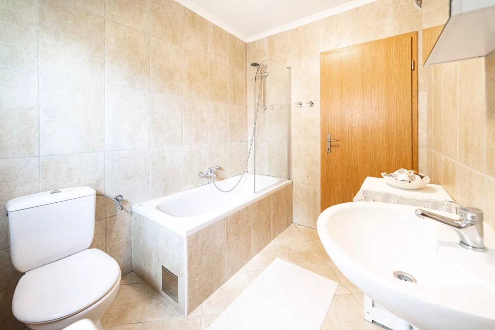 Villa Oliva - Two Bedroom Villa with Terrace and Swimming pool-Badkamer