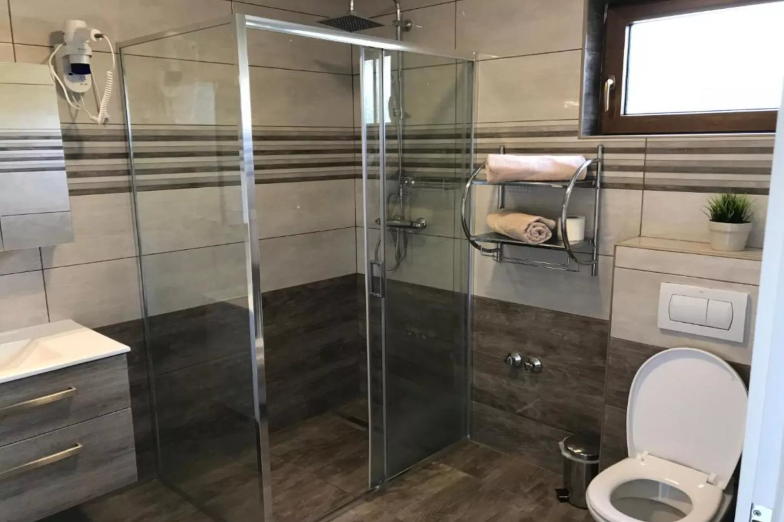 Villa Rubčić - Double room with Terrace and Poold View - (8)-Badkamer