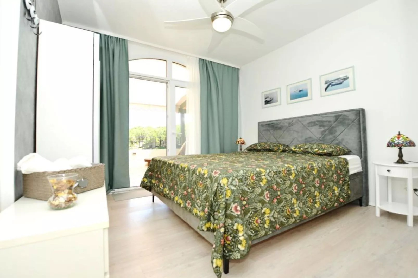 Two-Bedroom Apartment (Kadulja)-Slaapkamer