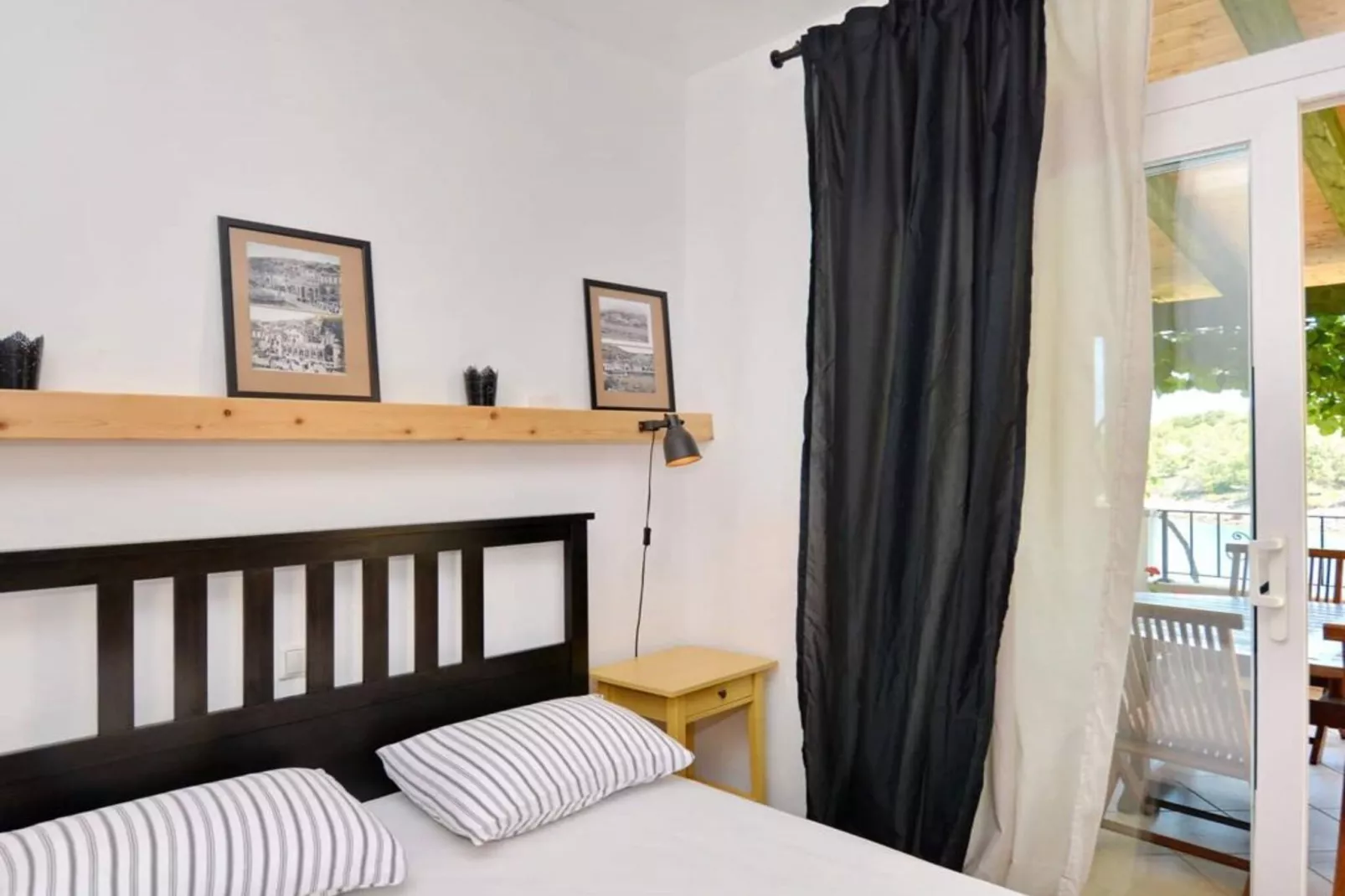 Two-Bedroom Apartment (Maslina)-Slaapkamer