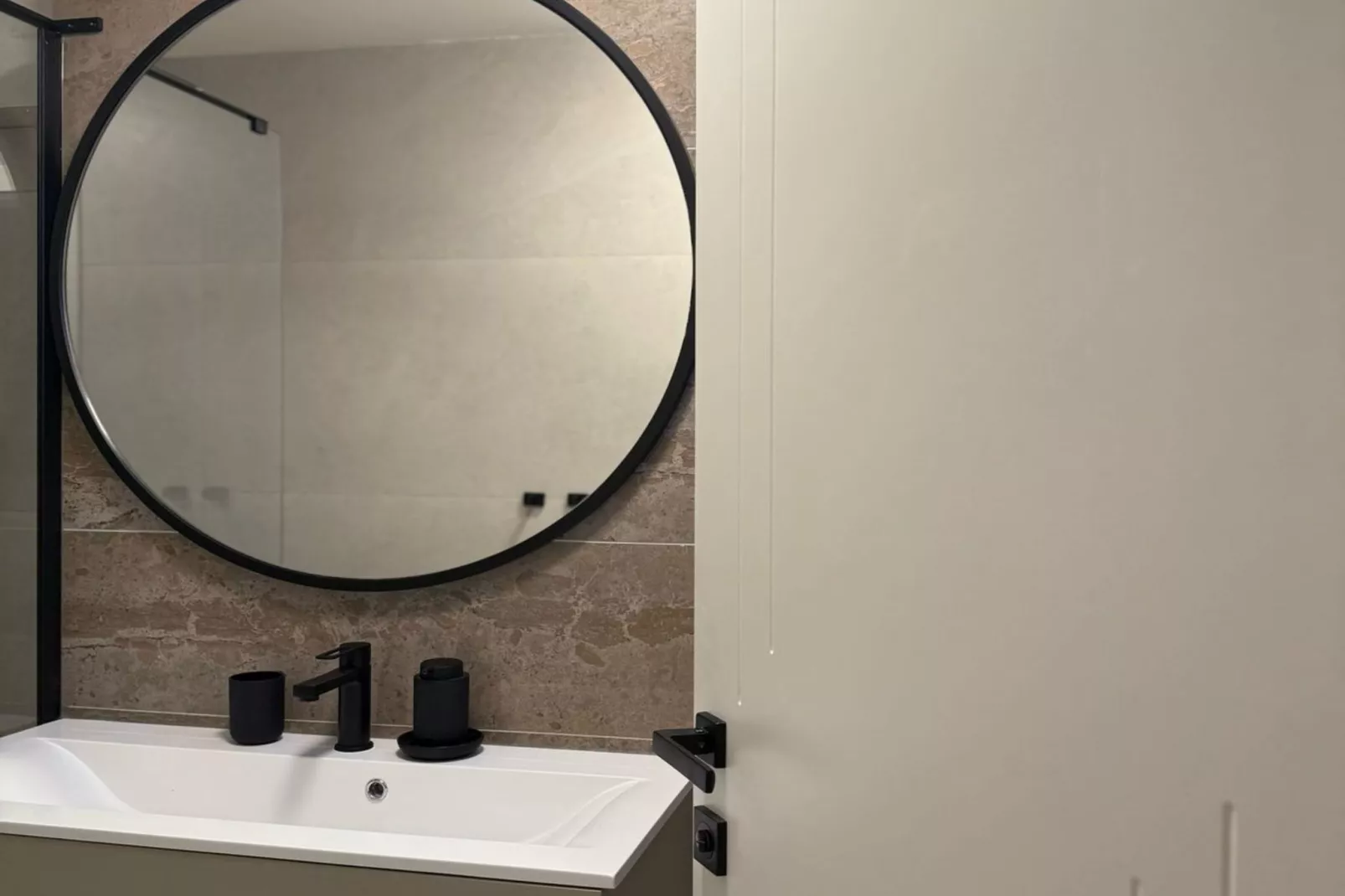 Leonarda Waterfront Residences-Studio Apartment (The Marina studio) -S6-Badkamer