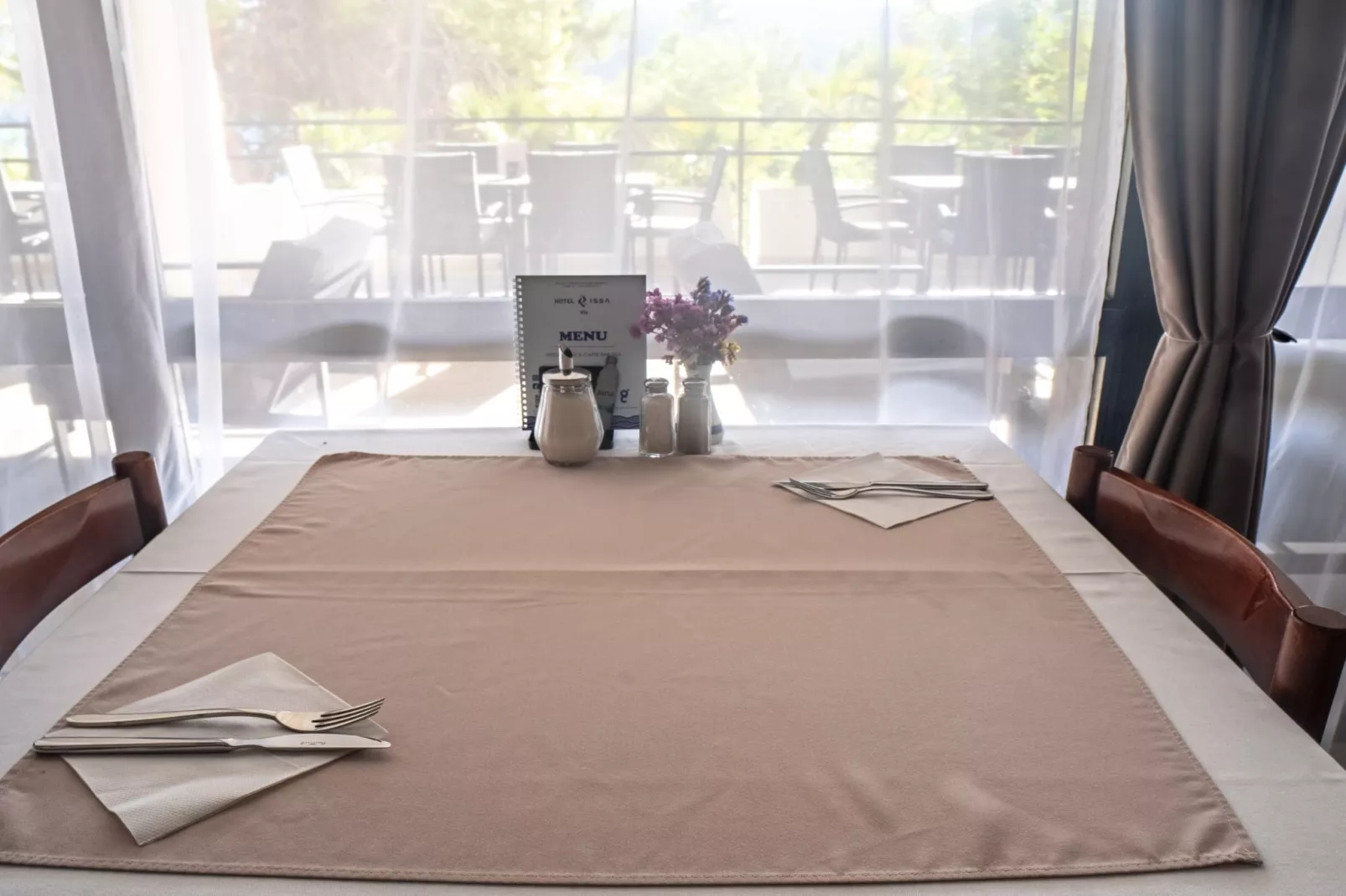 Hotel Issa - Double Room Sea View 4-Eetkamer